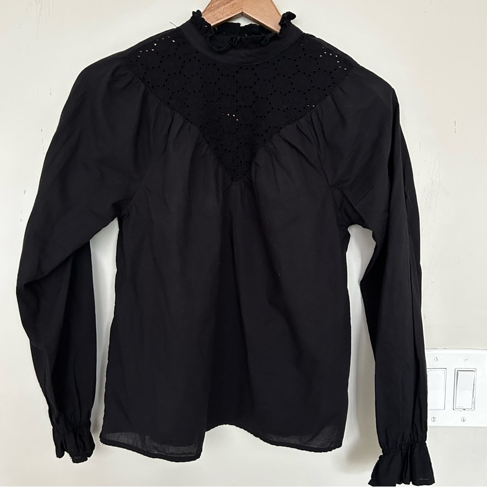 Saks Fifth Avenue Black Lace raffle long sleeves Blouse. Size XSP
